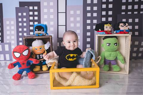 fotografo fotógrafo fotógrafa fotografa bebe brasília brasilia acompanhamento 6 meses super herois heróis cidade super homem homem aranha homem de ferro hulk thor mulher maravilha batman'
