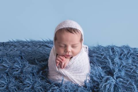 fotografo fotógrafo fotógrafa fotografa newborn new born recem nascido brasilia df em casa ensaio na sua menino pose saco de batata'