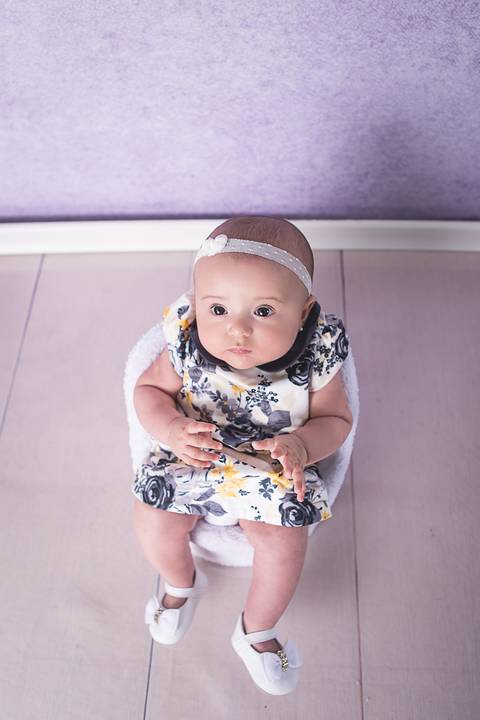 fotografo fotógrafo fotógrafa fotografa bebe acompanhamento brasilia df em casa ensaio na sua 4 meses cadeira cadeirinha'