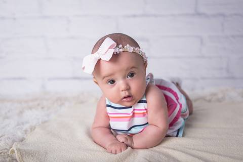 fotografo fotógrafo fotógrafa fotografa bebe acompanhamento brasilia df em casa ensaio na sua 4 meses de bruços'