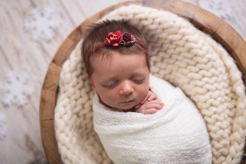 newborn isabela fotografa fotografo fotógrafa brasilia brasília df distrito federal recém nascido baby bebe bebê reborn natal flocos de neve wrap enrolado'