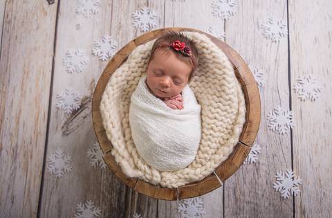 newborn isabela fotografa fotografo fotógrafa brasilia brasília df distrito federal recém nascido baby bebe bebê reborn natal flocos de neve wrap enrolado'