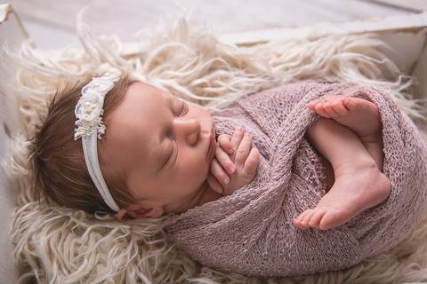 newborn isabela fotografa fotografo fotógrafa brasilia brasília df distrito federal recém nascido baby bebe bebê reborn natal flocos de neve wrap enrolado'