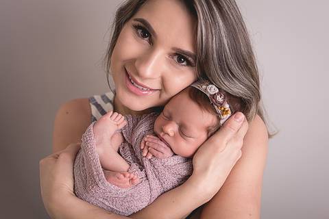 newborn isabela fotografa fotografo fotógrafa brasilia brasília df distrito federal recém nascido baby bebe bebê reborn natal flocos de neve wrap enrolado mamãe'