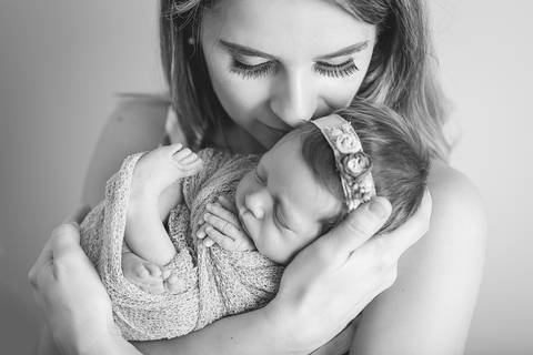 newborn isabela fotografa fotografo fotógrafa brasilia brasília df distrito federal recém nascido baby bebe bebê reborn natal flocos de neve wrap enrolado mamãe'