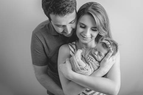 newborn isabela fotografa fotografo fotógrafa brasilia brasília df distrito federal recém nascido baby bebe bebê reborn natal flocos de neve wrap enrolado mamãe papai família'