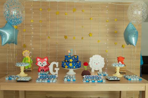 fotografo fotógrafo fotógrafa fotografa brasília brasilia evento festa infantil festa de criança em casa decoração mais bonita pequeno principe bolo mesa  vela decoração decoracao'