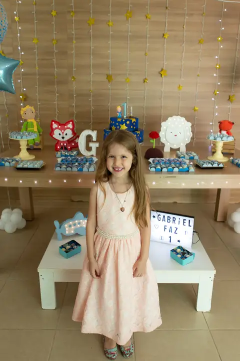 fotografo fotógrafo fotógrafa fotografa brasília brasilia evento festa infantil festa de criança em casa decoração mais bonita pequeno principe bolo mesa  vela decoração decoracao'