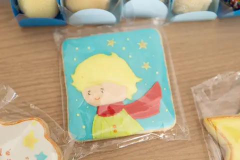 fotografo fotógrafo fotógrafa fotografa brasília brasilia evento festa infantil festa de criança em casa decoração mais bonita pequeno principe bolo mesa  vela decoração decoracao cookie'
