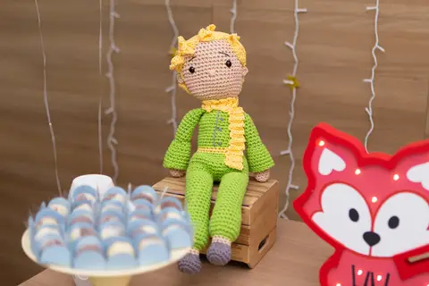 fotografo fotógrafo fotógrafa fotografa brasília brasilia evento festa infantil festa de criança em casa decoração mais bonita pequeno principe bolo mesa  vela decoração decoracao cookie croche'