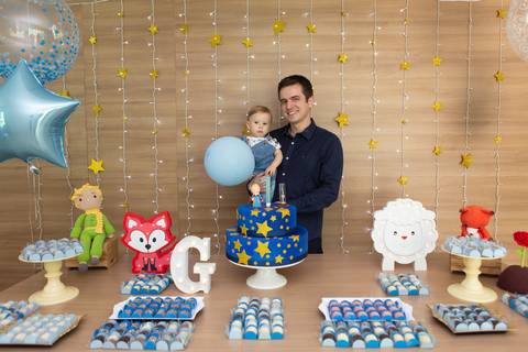 fotografo fotógrafo fotógrafa fotografa brasília brasilia evento festa infantil festa de criança em casa decoração mais bonita pequeno principe bolo mesa  vela decoração decoracao familia família'