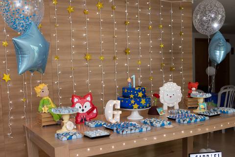 fotografo fotógrafo fotógrafa fotografa brasília brasilia evento festa infantil festa de criança em casa decoração mais bonita pequeno principe bolo mesa  vela decoração decoracao familia família'