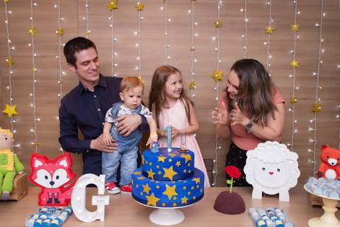 fotografo fotógrafo fotógrafa fotografa brasília brasilia evento festa infantil festa de criança em casa decoração mais bonita pequeno principe bolo mesa  vela decoração decoracao familia família'