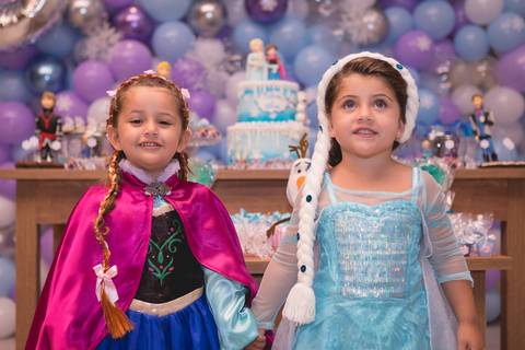 festa infantil 03 anos decoração brasilia brasilia df distrito federal book fotografo fotógrafa fotografa fotografia melhor leticia franco letícia lua nova art arte foto frozen ana elsa bolo mesa gemeas gêmeas irmãs irmas'
