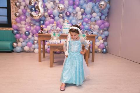 festa infantil 03 anos decoração brasilia brasilia df distrito federal book fotografo fotógrafa fotografa fotografia melhor leticia franco letícia lua nova art arte foto frozen ana elsa bolo mesa gemeas gêmeas irmãs irmas'