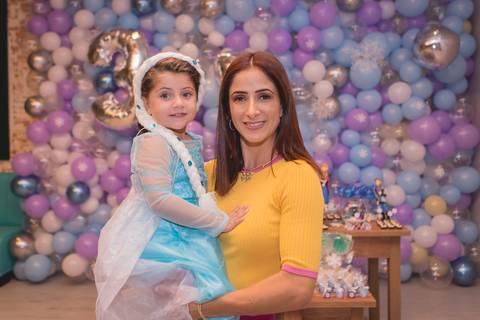 festa infantil 03 anos decoração brasilia brasilia df distrito federal book fotografo fotógrafa fotografa fotografia melhor leticia franco letícia lua nova art arte foto frozen ana elsa bolo mesa gemeas gêmeas irmãs irmas mãe família'
