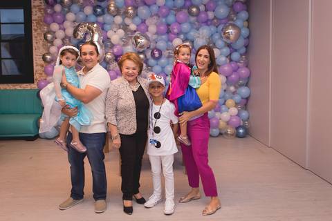 festa infantil 03 anos decoração brasilia brasilia df distrito federal book fotografo fotógrafa fotografa fotografia melhor leticia franco letícia lua nova art arte foto frozen ana elsa bolo mesa gemeas gêmeas irmãs irmas familia pai mae avo irmao'