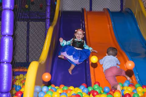 festa infantil 03 anos decoração brasilia brasilia df distrito federal book fotografo fotógrafa fotografa fotografia melhor leticia franco letícia lua nova art arte foto frozen ana elsa bolo mesa gemeas gêmeas irmãs irmas'