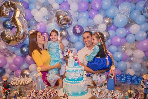 festa infantil 03 anos decoração brasilia brasilia df distrito federal book fotografo fotógrafa fotografa fotografia melhor leticia franco letícia lua nova art arte foto frozen ana elsa bolo mesa gemeas gêmeas irmãs irmas parabens'