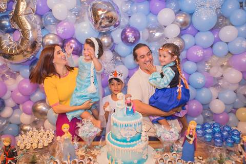 festa infantil 03 anos decoração brasilia brasilia df distrito federal book fotografo fotógrafa fotografa fotografia melhor leticia franco letícia lua nova art arte foto frozen ana elsa bolo mesa gemeas gêmeas irmãs irmas parabens'
