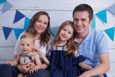 baby bebe brasília brasilia df distrito federal book fotografo fotógrafa fotografa acompanhamento fotografia 12 meses trimestral 1 ano melhor leticia franco letícia lua nova art arte foto smash the cake ensaio com bolo esmagando menino azul cinza splash'