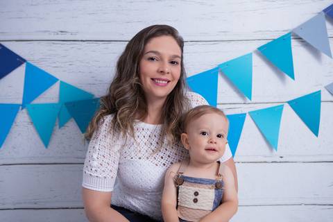 baby bebe brasília brasilia df distrito federal book fotografo fotógrafa fotografa acompanhamento fotografia 12 meses trimestral 1 ano melhor leticia franco letícia lua nova art arte foto smash the cake ensaio com bolo esmagando menino azul cinza splash'