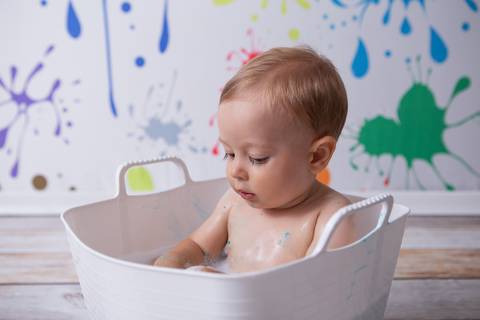 baby bebe brasília brasilia df distrito federal book fotografo fotógrafa fotografa acompanhamento fotografia 12 meses trimestral 1 ano melhor leticia franco letícia lua nova art arte foto smash the cake ensaio com bolo esmagando menino azul cinza splash'