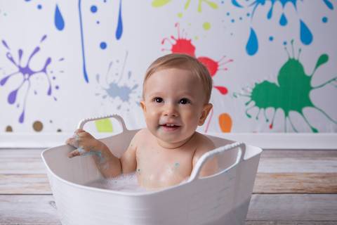 baby bebe brasília brasilia df distrito federal book fotografo fotógrafa fotografa acompanhamento fotografia 12 meses trimestral 1 ano melhor leticia franco letícia lua nova art arte foto smash the cake ensaio com bolo esmagando menino azul cinza splash'