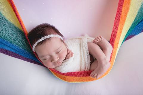 newborn teresa fotografa fotografo fotógrafa brasilia brasília df distrito federal recém nascido baby bebe bebê reborn wrap enrolado rainbow arco iris arco-iris rede'