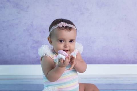 baby bebê bebe família familia brasília brasilia df distrito federal book fotografo fotógrafa fotografa acompanhamento fotografia 11 meses trimestral noroeste melhor leticia franco letícia lua nova art arte foto lilás colorido penteando o cabelo'