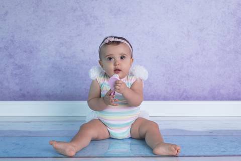 baby bebê bebe família familia brasília brasilia df distrito federal book fotografo fotógrafa fotografa acompanhamento fotografia 11 meses trimestral noroeste melhor leticia franco letícia lua nova art arte foto lilás colorido penteando o cabelo'
