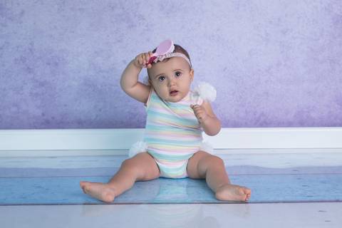 baby bebê bebe família familia brasília brasilia df distrito federal book fotografo fotógrafa fotografa acompanhamento fotografia 11 meses trimestral noroeste melhor leticia franco letícia lua nova art arte foto lilás colorido penteando o cabelo'