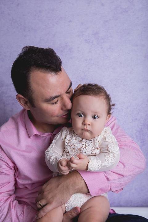 baby bebê bebe família familia brasília brasilia df distrito federal book fotografo fotógrafa fotografa acompanhamento fotografia 9 meses trimestral octogonal melhor leticia franco letícia lua nova art arte foto lilás com rosa azul verde berço arco iris'