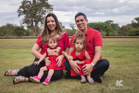 baby bebe brasília brasilia df distrito federal book fotografo fotógrafa fotografa acompanhamento fotografia 12 meses trimestral 1 ano melhor leticia franco letícia lua nova art arte foto smash the cake ensaio com bolo esmagando menina família'