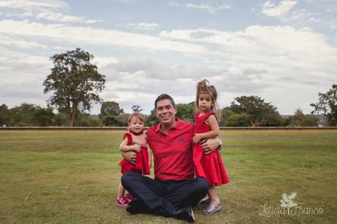 fotografia 12 meses trimestral 1 ano melhor leticia franco letícia lua nova art arte foto smash the cake ensaio com bolo esmagando menina família'