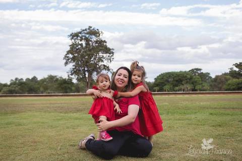 fotografia 12 meses trimestral 1 ano melhor leticia franco letícia lua nova art arte foto smash the cake ensaio com bolo esmagando menina família'