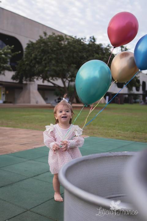 fotografia 12 meses trimestral 1 ano melhor leticia franco letícia lua nova art arte foto smash the cake ensaio com bolo esmagando menina família'
