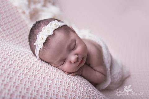 bebê recém nascido newborn brasilia fotografa fotografo fotógrafa brasília df distrito federal baby bebe reborn book melhor leticia franco letícia lua nova art arte foto wrap enrolado'