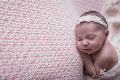 bebê recém nascido newborn brasilia fotografa fotografo fotógrafa brasília df distrito federal baby bebe reborn book melhor leticia franco letícia lua nova art arte foto wrap enrolado'