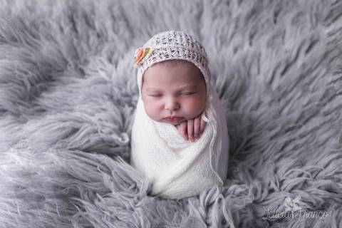 bebê recém nascido newborn brasilia fotografa fotografo fotógrafa brasília df distrito federal baby bebe reborn book melhor leticia franco letícia lua nova art arte foto wrap enrolado'