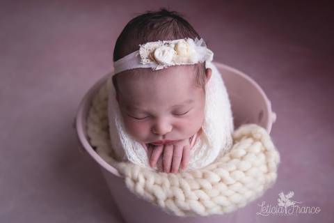 bebê recém nascido newborn brasilia fotografa fotografo fotógrafa brasília df distrito federal baby bebe reborn book melhor leticia franco letícia lua nova art arte foto wrap enrolado'