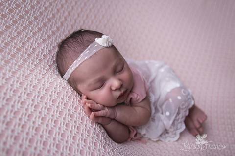 bebê recém nascido newborn brasilia fotografa fotografo fotógrafa brasília df distrito federal baby bebe reborn book melhor leticia franco letícia lua nova art arte foto wrap enrolado'