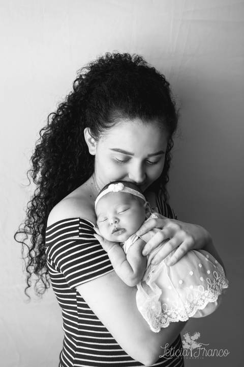 bebê recém nascido newborn brasilia fotografa fotografo fotógrafa brasília df distrito federal baby bebe reborn book melhor leticia franco letícia lua nova art arte foto wrap enrolado'