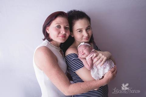 bebê recém nascido newborn brasilia fotografa fotografo fotógrafa brasília df distrito federal baby bebe reborn book melhor leticia franco letícia lua nova art arte foto wrap enrolado'