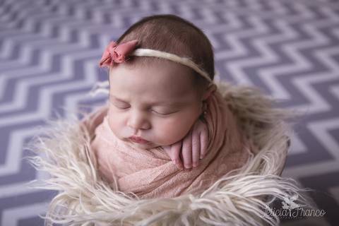 bebê recém nascido newborn brasilia fotografa fotografo fotógrafa brasília df distrito federal baby bebe reborn book melhor leticia franco letícia lua nova art arte foto wrap enrolado'