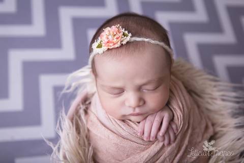 bebê recém nascido newborn brasilia fotografa fotografo fotógrafa brasília df distrito federal baby bebe reborn book melhor leticia franco letícia lua nova art arte foto wrap enrolado'