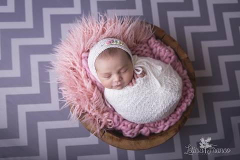 bebê recém nascido newborn brasilia fotografa fotografo fotógrafa brasília df distrito federal baby bebe reborn book melhor leticia franco letícia lua nova art arte foto wrap enrolado'