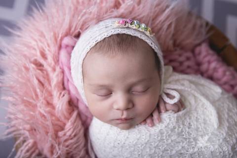 bebê recém nascido newborn brasilia fotografa fotografo fotógrafa brasília df distrito federal baby bebe reborn book melhor leticia franco letícia lua nova art arte foto wrap enrolado'