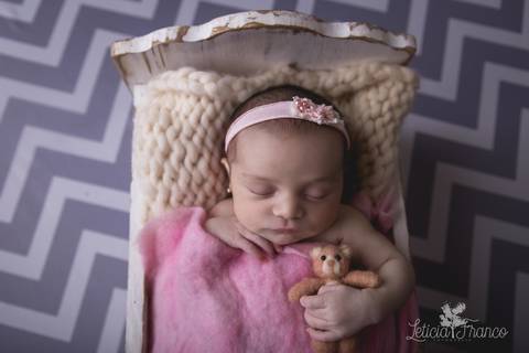 bebê recém nascido newborn brasilia fotografa fotografo fotógrafa brasília df distrito federal baby bebe reborn book melhor leticia franco letícia lua nova art arte foto wrap enrolado'