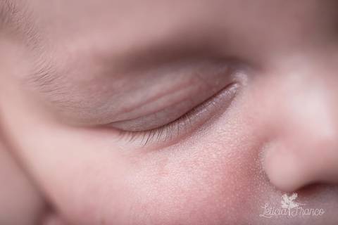 bebê recém nascido newborn brasilia fotografa fotografo fotógrafa brasília df distrito federal baby bebe reborn book melhor leticia franco letícia lua nova art arte foto wrap enrolado'